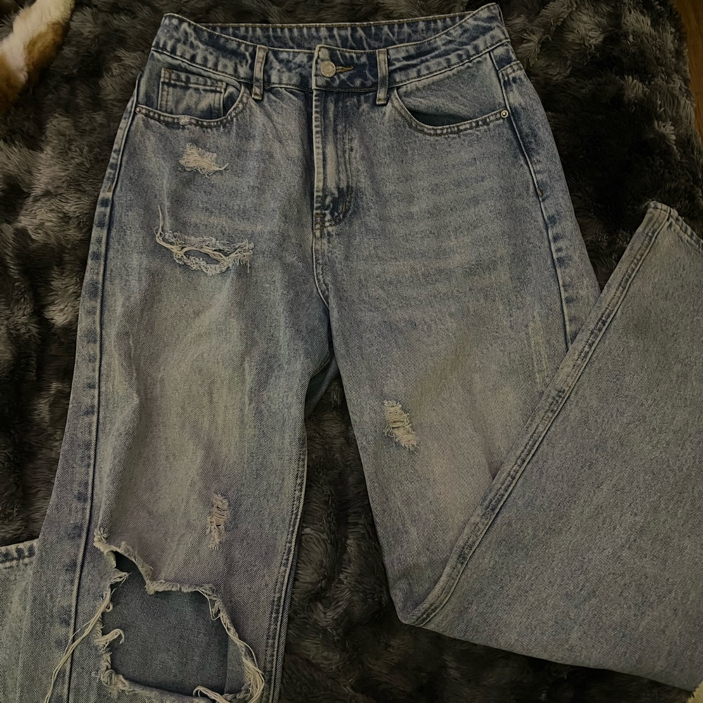 Ripped mom jeans high waisted